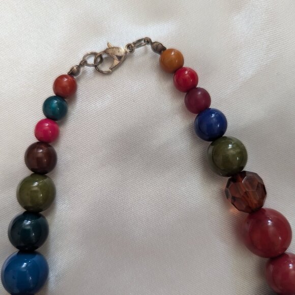 Colorful Beaded Necklace - Picture 5 of 6